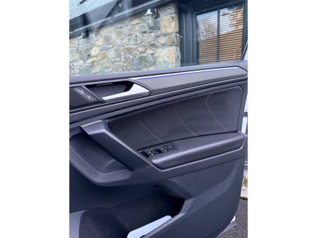 2023 Volkswagen Tiguan 2.0 TDI 150HP R-Line DSG 27.5% €49,995 thumbnail