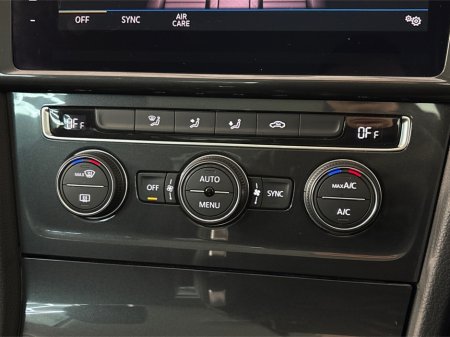 2019 Volkswagen Golf COMFORTLINE**TOUCHSCREEN MEDIA**APPLE CAR PLAY**REVERSE CAMERA**PARKING SENSORS**MULTIFUNCTIONAL STEERING WHEEL**CRUSIE CONTROL**DUAL CLIMATE**CLOTH SEATS**ELECTRIC WINDOWS**AIRCONDITIONING**ISOFIX** €19,995 thumbnail