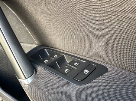 2013 Volkswagen Golf 1.6 TDI SE BLUEMOTION 105PS 5DR €6,300 thumbnail