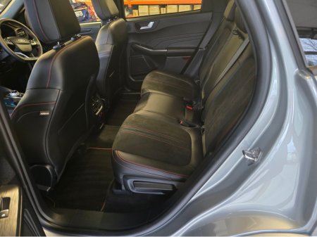 2025 Ford Kuga ST-LINE X PHEV PAN ROOF €42,900 thumbnail