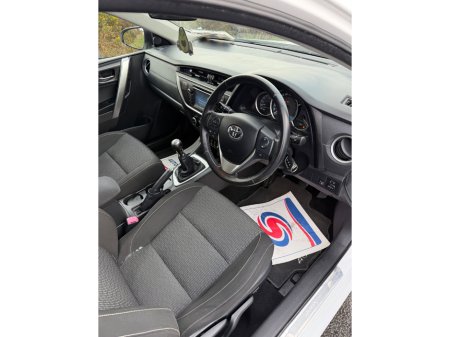 2015 Toyota Auris - thumbnail 10