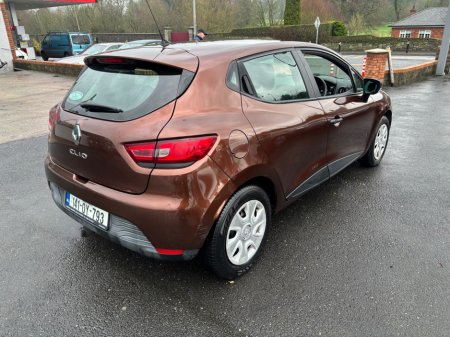 2014 Renault Clio - view 3