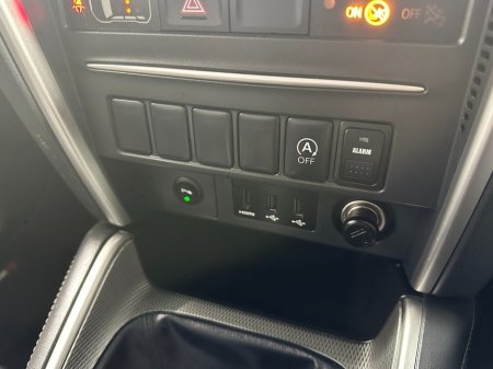 2020 Mitsubishi L200 - thumbnail 24