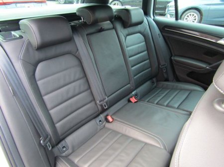 2015 Volkswagen Golf GOLF R ESTATE AWD 5DR Auto €21,950 thumbnail