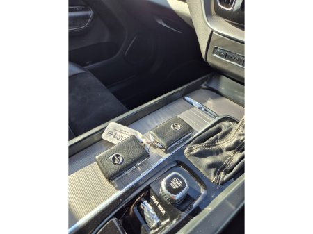 2018 Volvo XC60 2.0 D4 R-DESIGN AWD 5DR A AUTO R-DSGN 190H deposit taken €29,950 thumbnail