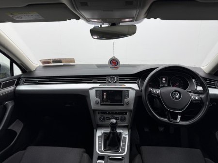 2017 Volkswagen Passat - thumbnail 10