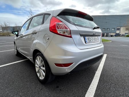 2015 Ford Fiesta - thumbnail 5