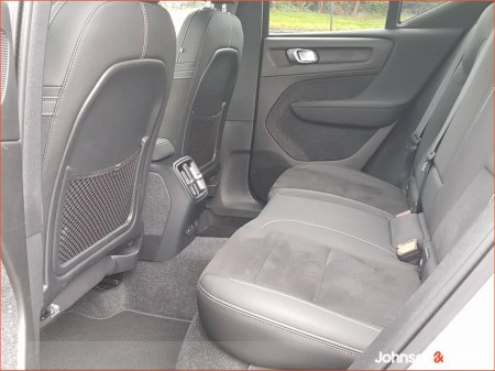 2024 Volvo XC40 - thumbnail 8