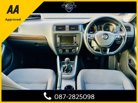 2015 Volkswagen Jetta CL 2.0 TDI MANUAL 5SPEED 110HP 4DR €10,950 thumbnail