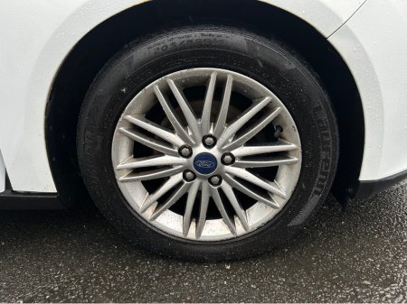 2017 Ford Focus - thumbnail 28