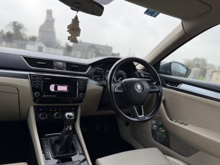 2017 Skoda Superb - thumbnail 9