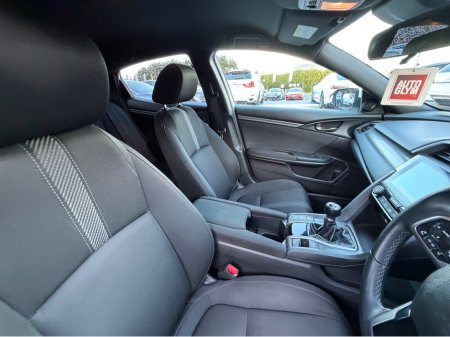 2017 Honda Civic - thumbnail 16