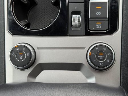 2019 Volkswagen Touareg - thumbnail 22