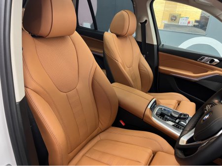 2022 BMW X5 ONLY 7K KMS! €59950! 2022 BMW X5 XDRIVE45E 3.0 AUTOMATIC / CRUISE CONTROL / 360° PARKING CAMERA / PANORAMIC SUNROOF / ELECTRIC MEMORY & HEATED SEATS €59,950 thumbnail