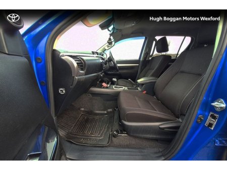 2025 Toyota Hilux 2.4D4D SR5 DOUBLE CAB €42,272 thumbnail