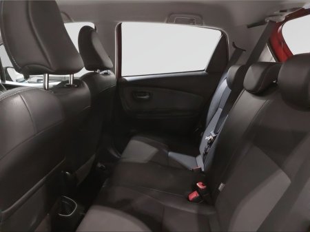 2016 Toyota Yaris - thumbnail 7