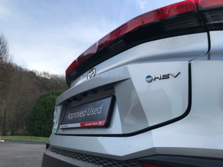 2025 Toyota C-HR - thumbnail 11