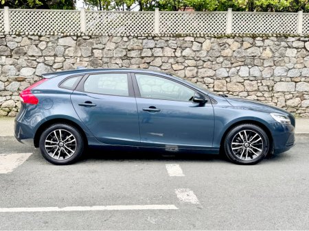 2017 Volvo V40 - view 4