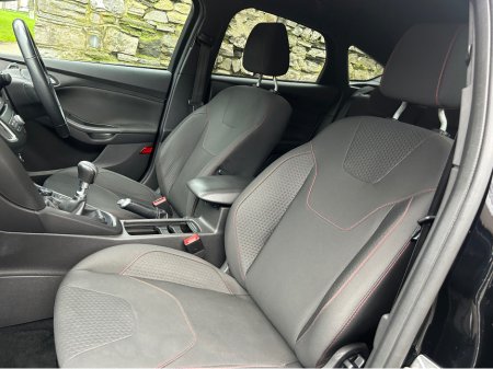 2017 Ford Focus - thumbnail 17