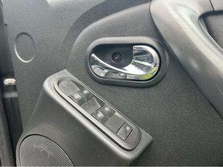 2017 Dacia Duster SIGNATURE 1.5 DCI 110 4X 4DR €10,950 thumbnail