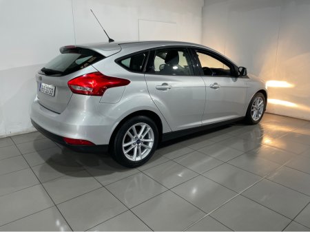 2016 Ford Focus - view 3