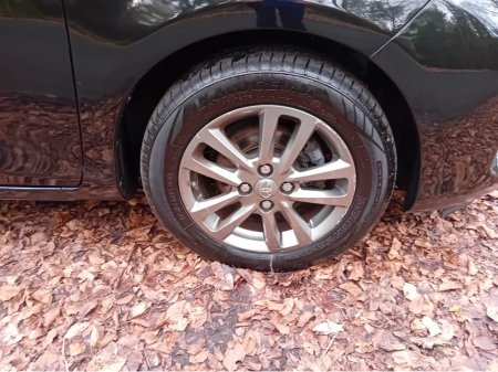 2016 Toyota Yaris - thumbnail 23