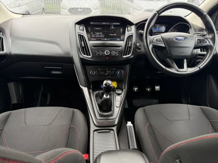 2016 Ford Focus - thumbnail 6