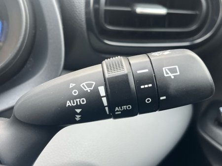 2022 Toyota Yaris Cross CR LUNA 4DR AUTO €22,888 thumbnail