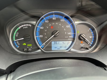 2015 Toyota Yaris HYBRID EXCEL CVT €12,995 thumbnail