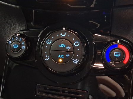 2016 Ford Fiesta - thumbnail 13