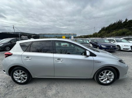 2016 Toyota Auris - view 4