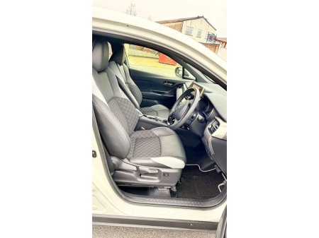 2019 Toyota C-HR 1.8 HYBRID LUNA €22,499 thumbnail