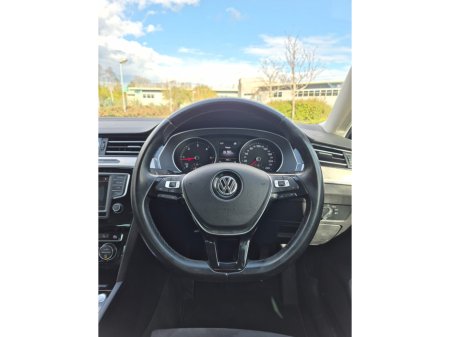 2015 Volkswagen Passat - thumbnail 15