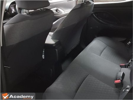 2022 Toyota Yaris Hybrid Luna 4DR Auto €19,490 thumbnail