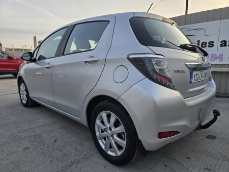 2013 Toyota Yaris - thumbnail 2