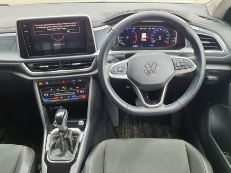 2023 Volkswagen T-Roc 2.0 TDi Sport DSG 150PS €30,950 thumbnail