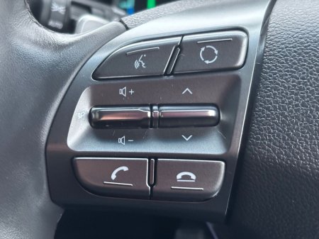 2020 Hyundai Ioniq PREMIUM SE PHEV S-A €19,638 thumbnail