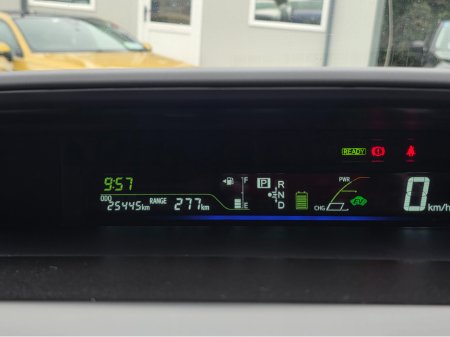 2013 Toyota Prius Alpha - thumbnail 11