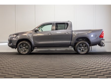 2025 Toyota Hilux - photo 3
