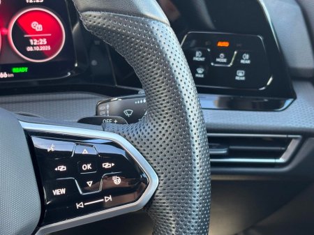 2023 Volkswagen Golf GTE 245 DSG AUTO BLUEMOTION PHEV €32,995 thumbnail