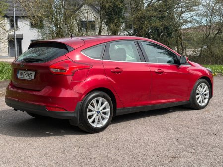 2018 Ford Focus - thumbnail 4
