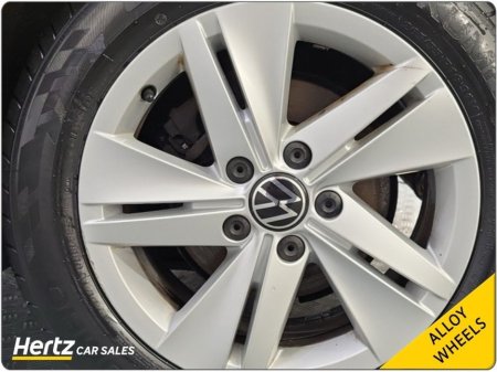 2024 Volkswagen Golf LIFE 110HP Petrol Manual €25,995 thumbnail