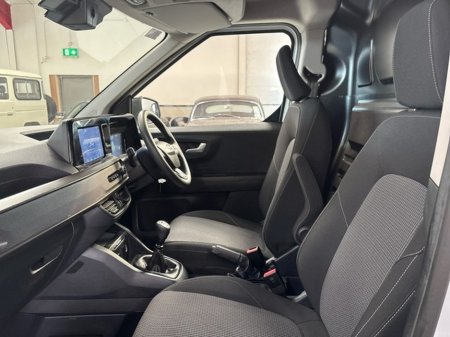 2025 Ford Courier TREND 1.5L ECOBLUE 100PS M6 FW €18,300 thumbnail