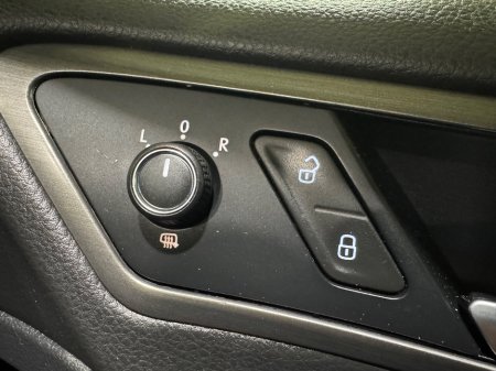 2013 Volkswagen Golf - thumbnail 24