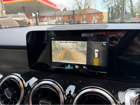 2021 Mercedes-Benz GLB 180 D AUTO 7 5DR €34,950 thumbnail