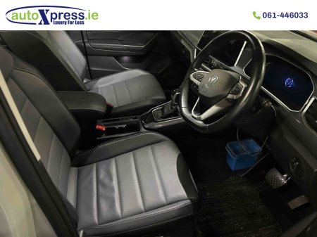 2023 Volkswagen T-Roc - thumbnail 4