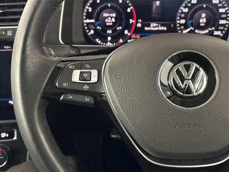 2019 Volkswagen Golf COMFORTLINE**TOUCHSCREEN MEDIA**APPLE CAR PLAY**REVERSE CAMERA**PARKING SENSORS**MULTIFUNCTIONAL STEERING WHEEL**CRUSIE CONTROL**DUAL CLIMATE**CLOTH SEATS**ELECTRIC WINDOWS**AIRCONDITIONING**ISOFIX** €19,495 thumbnail