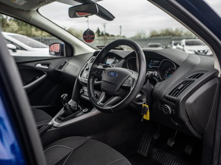 2016 Ford Focus - thumbnail 7