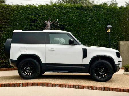2023 Land Rover Defender 90 3.0 D HARD TOP SE 2 €67,950 thumbnail