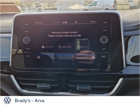 2023 Volkswagen T-Roc R-LINE 1.5 TSI 150BHP D7F 5DR €28,950 thumbnail